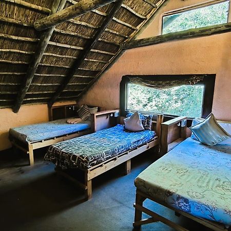 Elephant Trail Guesthouse And Backpackers Kasane Bagian luar foto