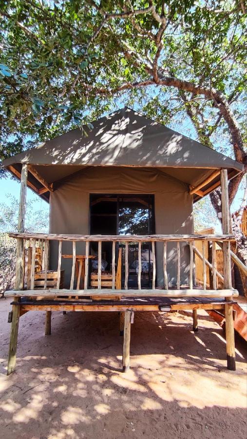 Elephant Trail Guesthouse And Backpackers Kasane Bagian luar foto