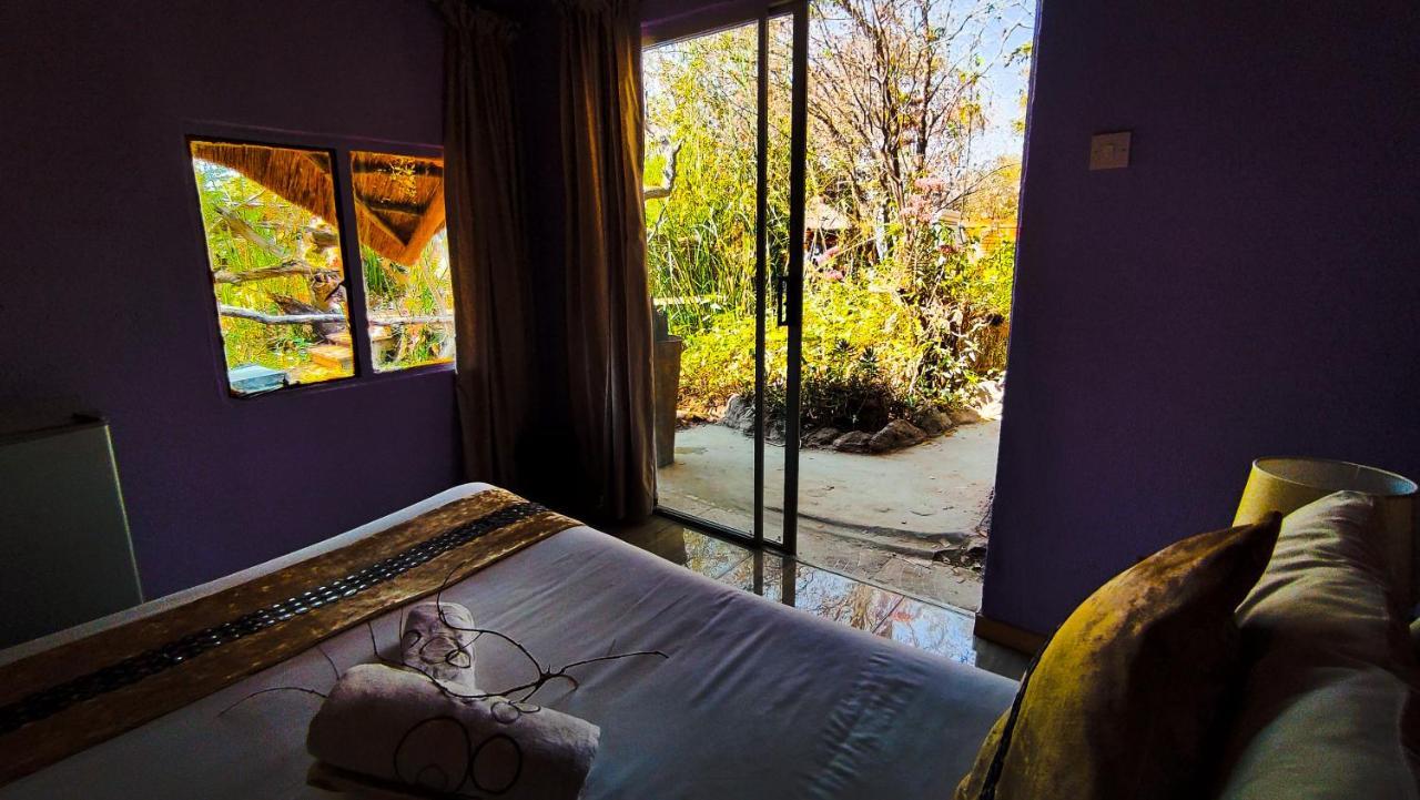 Elephant Trail Guesthouse And Backpackers Kasane Bagian luar foto