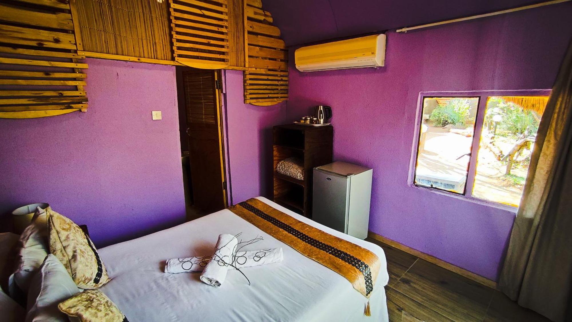Elephant Trail Guesthouse And Backpackers Kasane Ruang foto