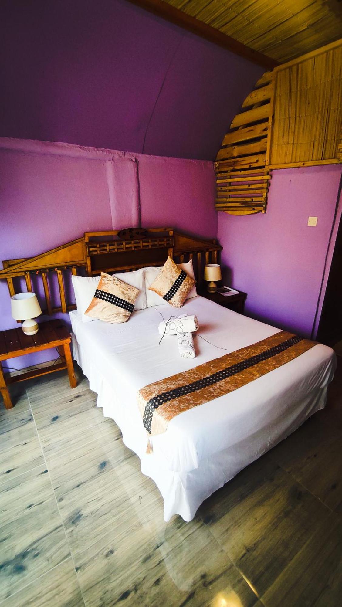 Elephant Trail Guesthouse And Backpackers Kasane Ruang foto
