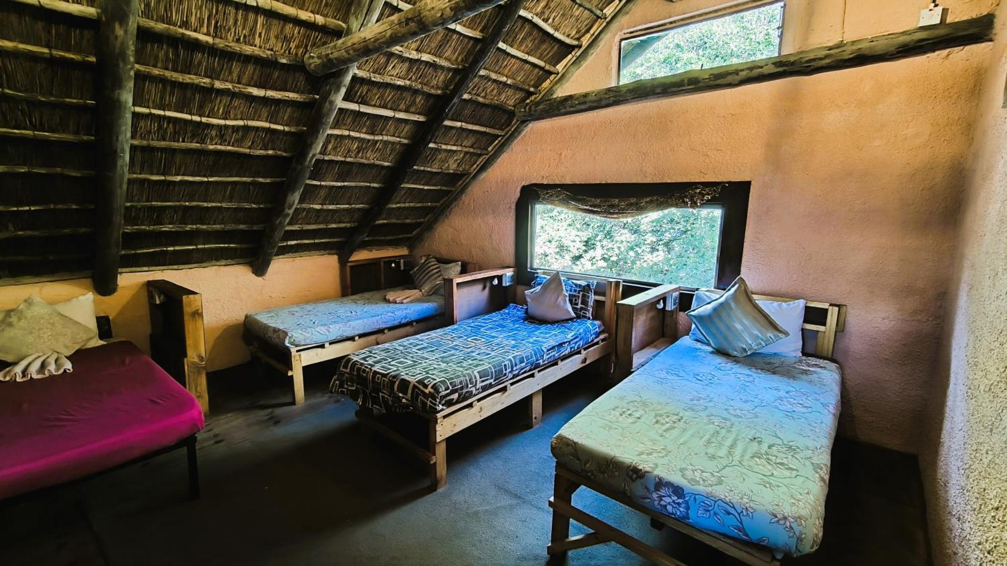 Elephant Trail Guesthouse And Backpackers Kasane Bagian luar foto