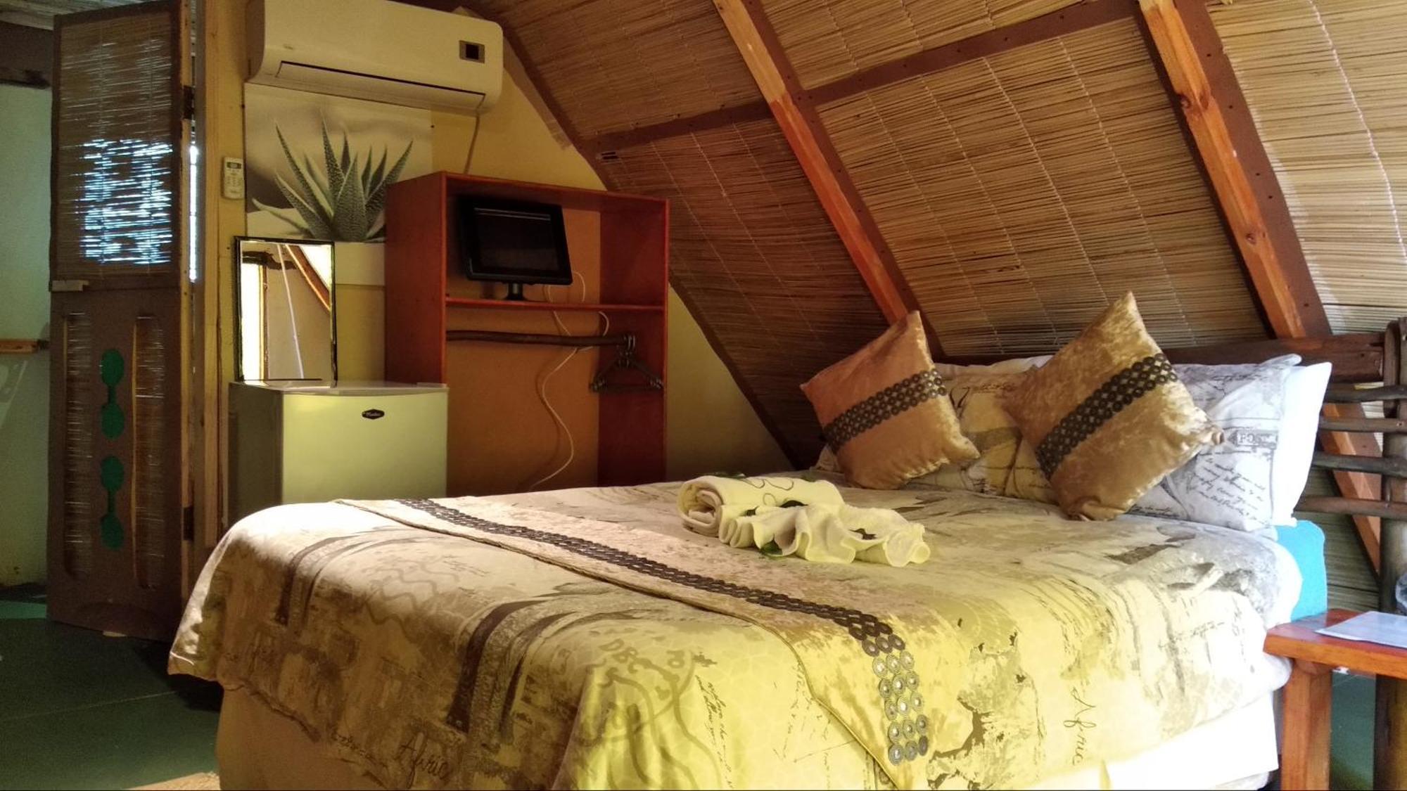 Elephant Trail Guesthouse And Backpackers Kasane Bagian luar foto