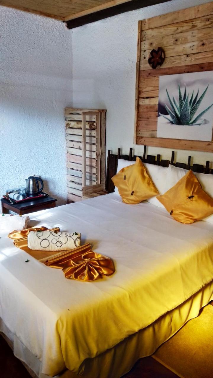 Elephant Trail Guesthouse And Backpackers Kasane Bagian luar foto
