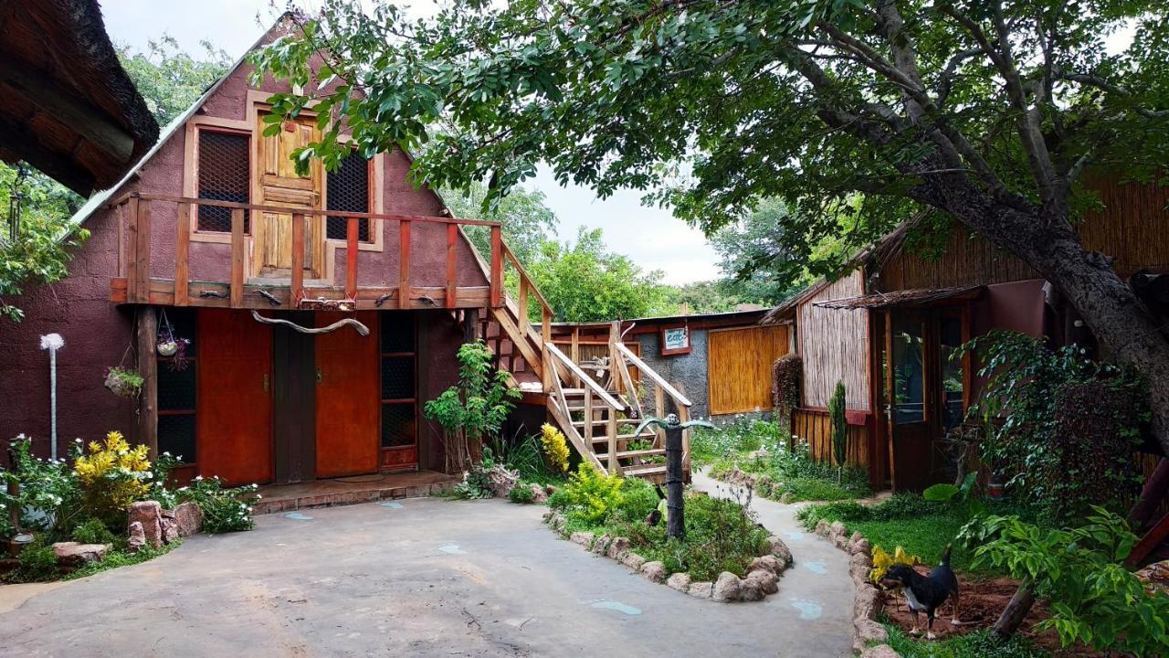 Elephant Trail Guesthouse And Backpackers Kasane Bagian luar foto