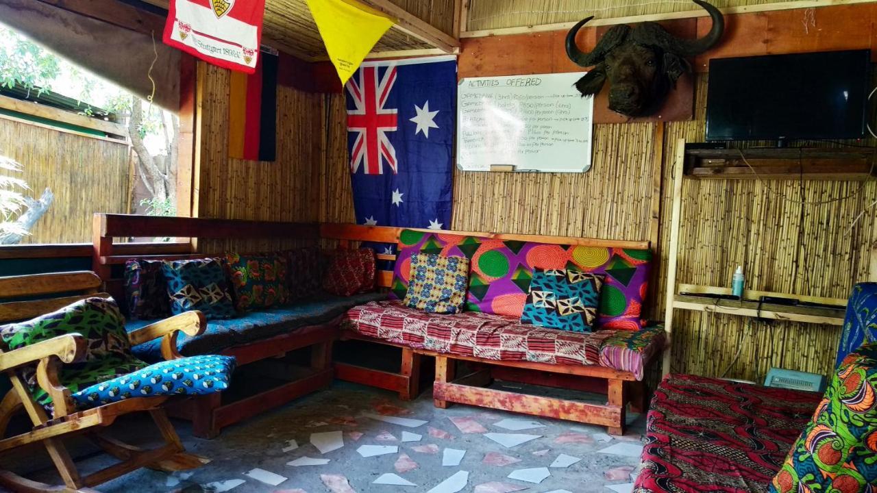 Elephant Trail Guesthouse And Backpackers Kasane Bagian luar foto