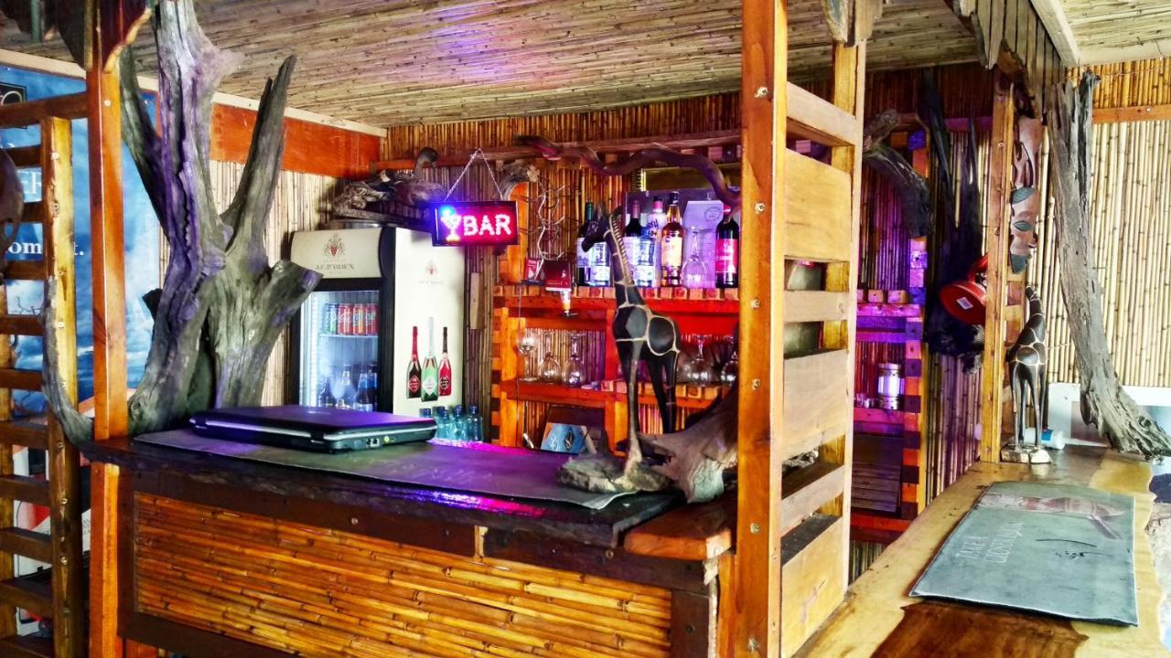 Elephant Trail Guesthouse And Backpackers Kasane Bagian luar foto