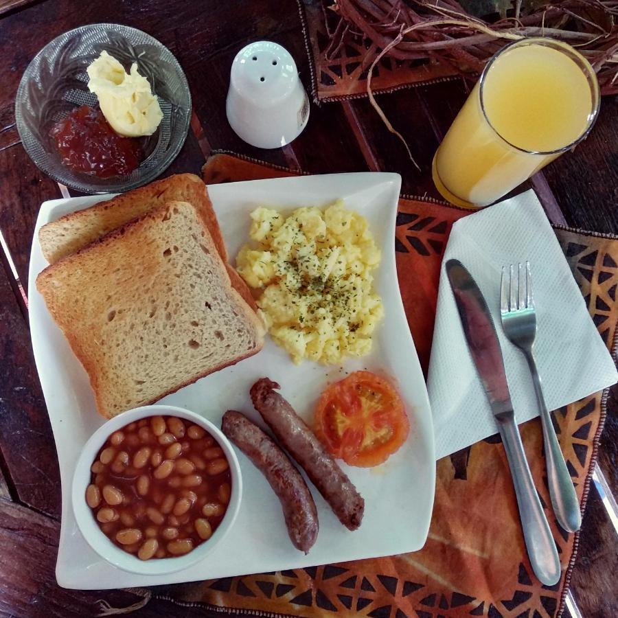 Elephant Trail Guesthouse And Backpackers Kasane Bagian luar foto